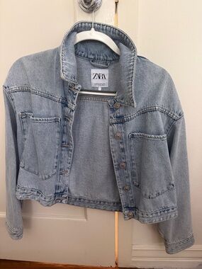 Zara Light Wash Cropped Denim Jacket